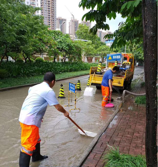 排水公司“闻汛而动”，迅速处置排除我市内涝险情.jpg